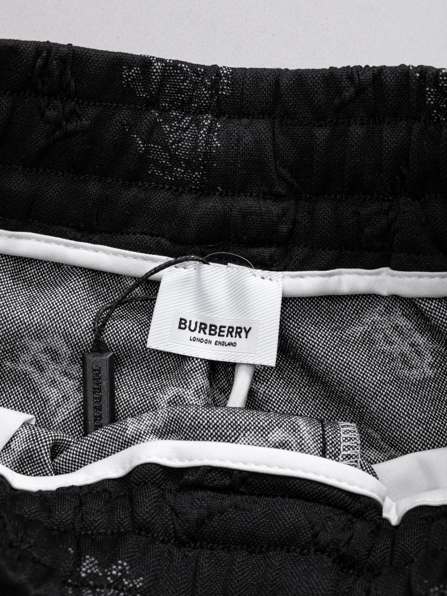 Men's Shorts BURBERRY 18000501