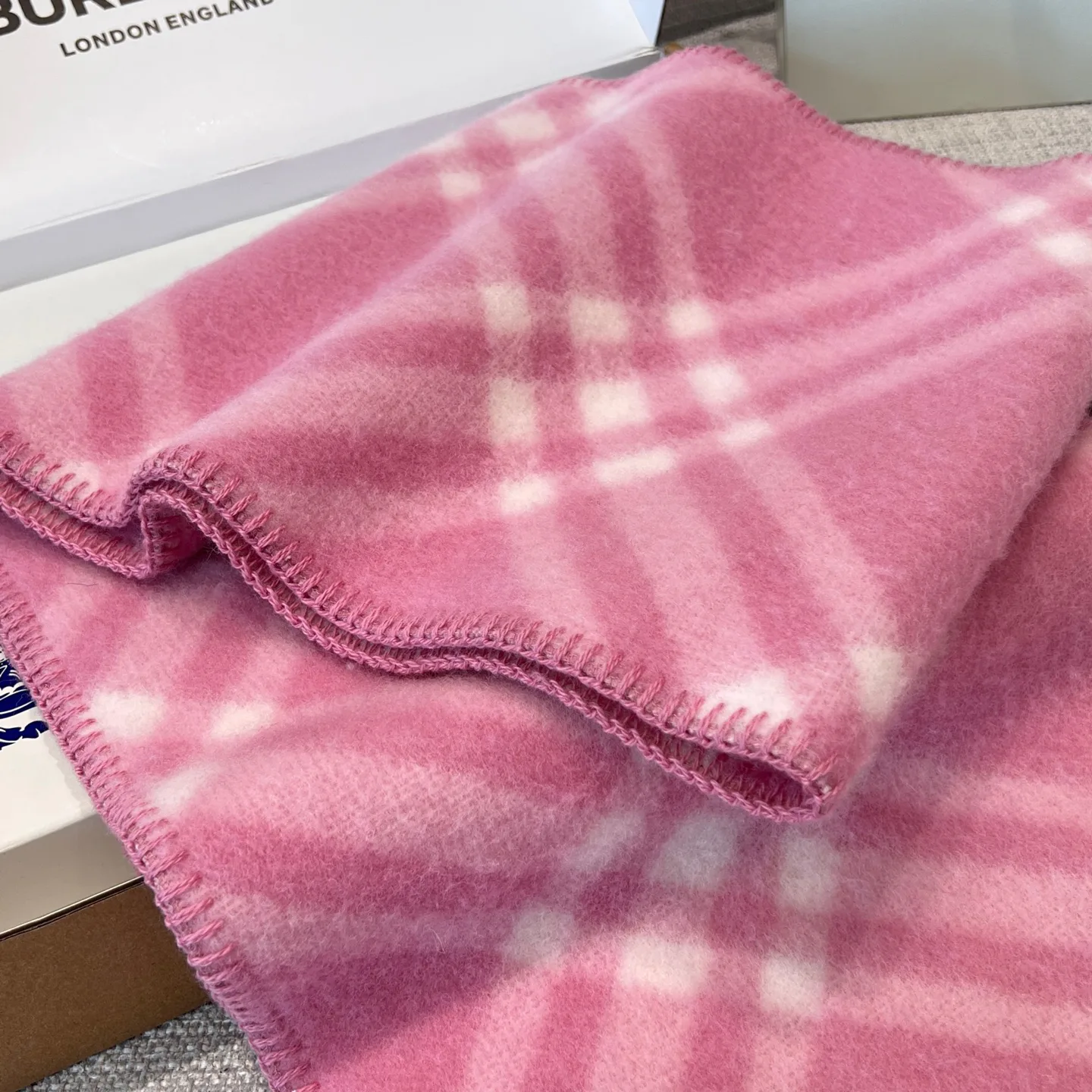 Scarves BURBERRY 17945208