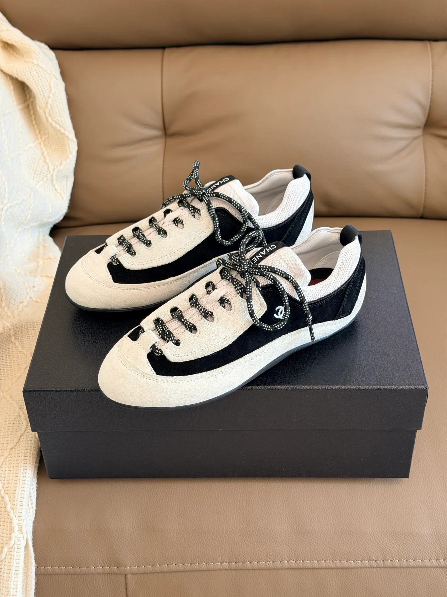Women's Sneakers CHANEL 17510597