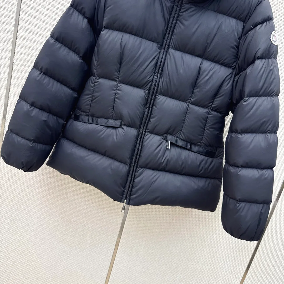 Women's Jackets And Down Jackets MONCLER 18225561