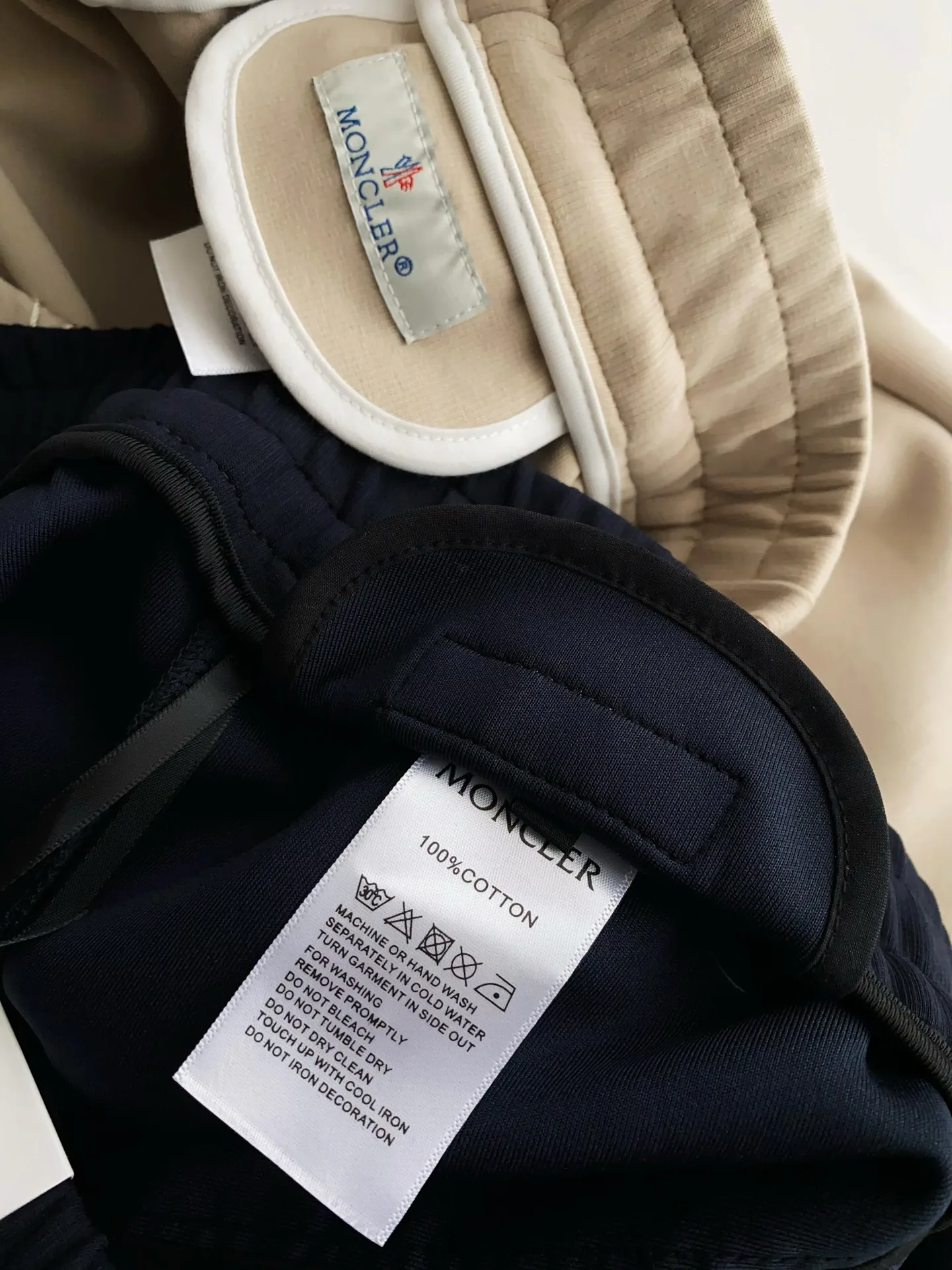 Men's Trousers MONCLER 18315006