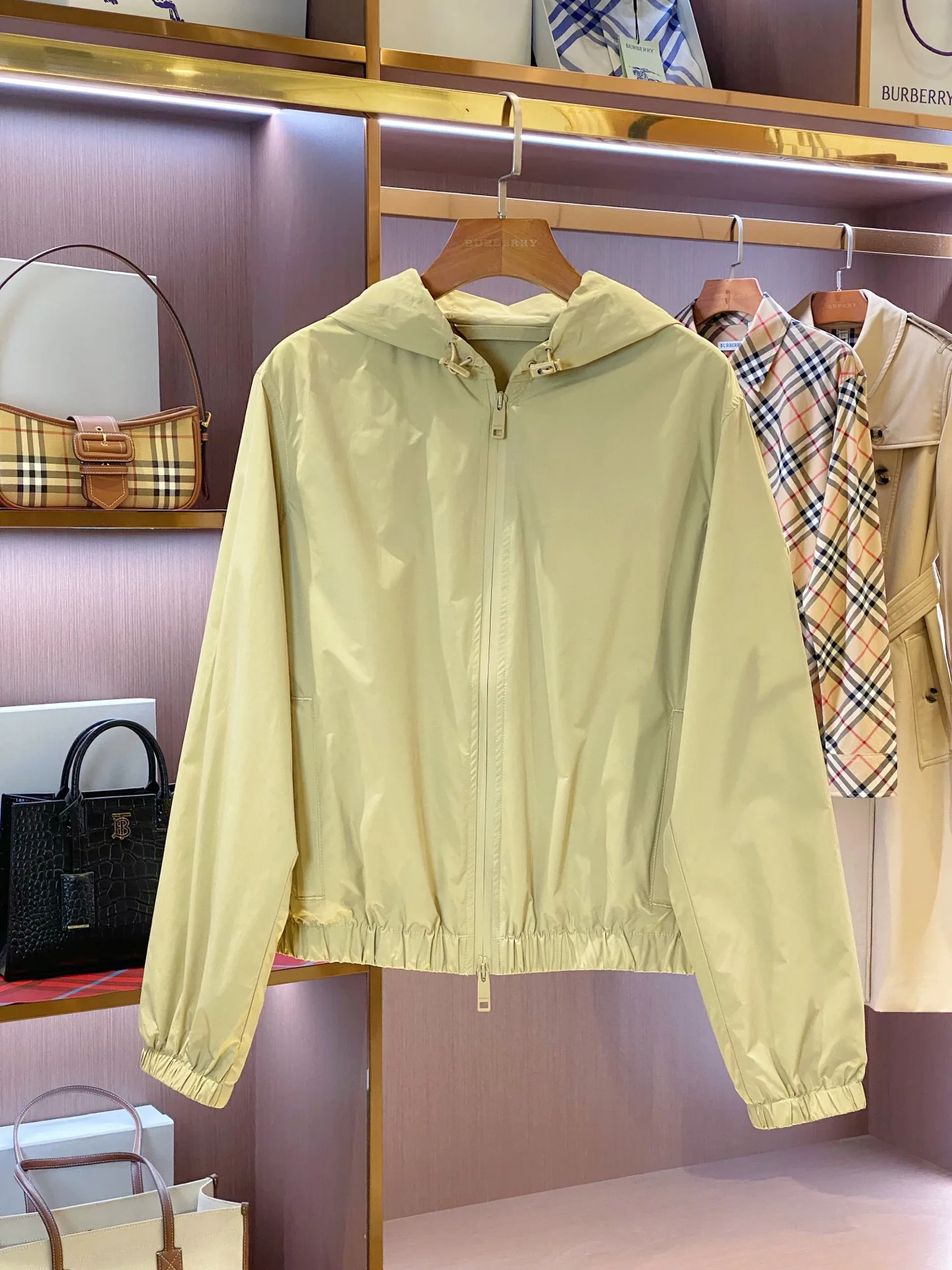 Women's Jackets And Down Jackets BURBERRY 18206396