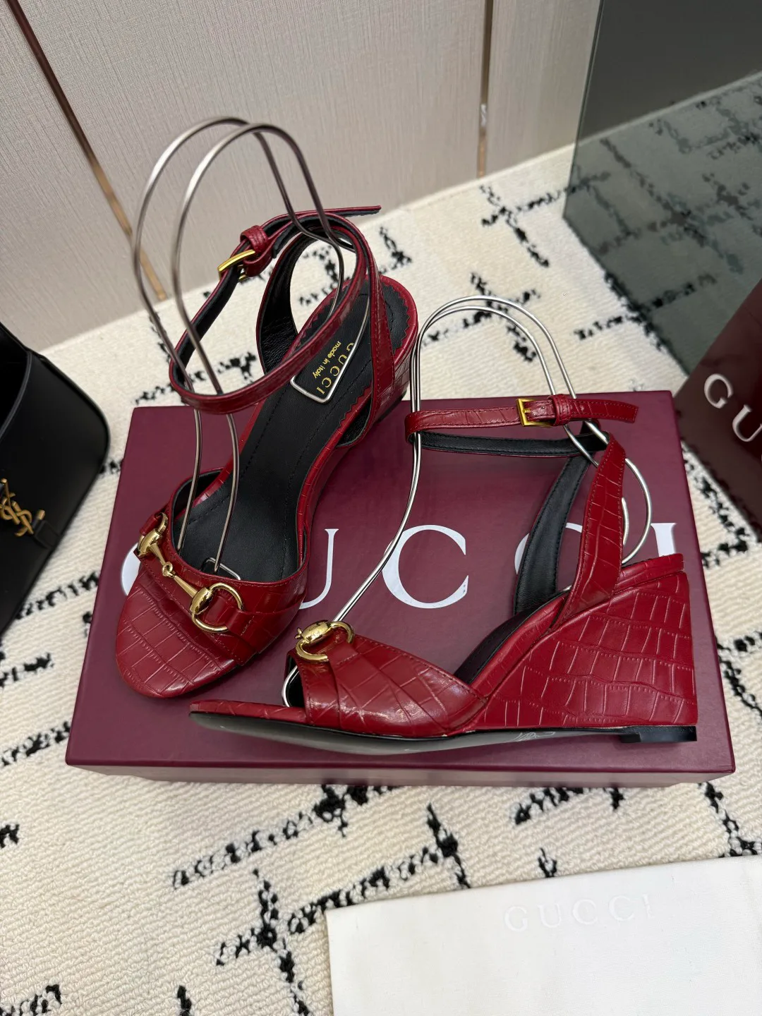 Women's Open-Toe Sandals GUCCI 18049071