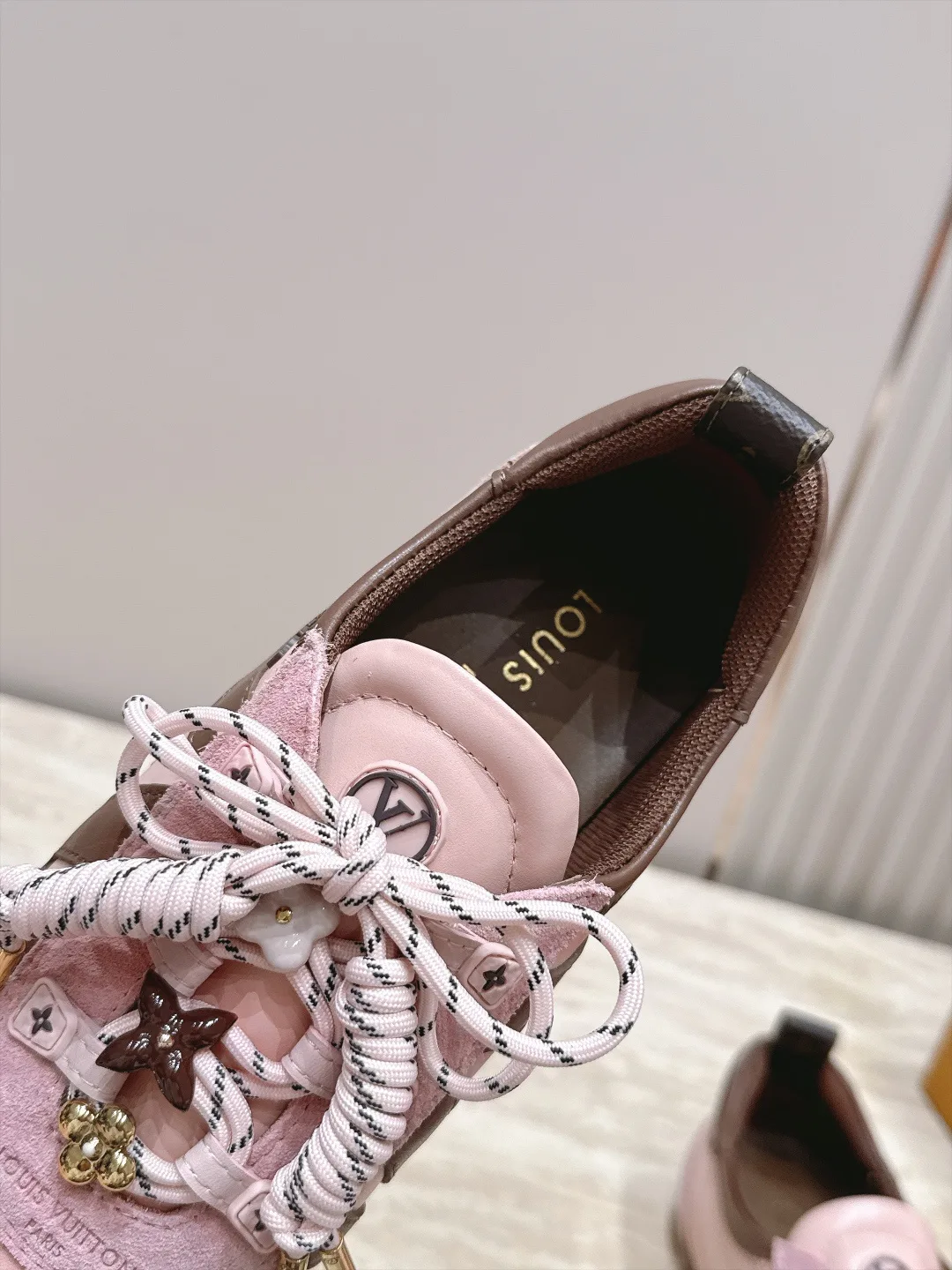 Women's Sneakers LOUIS VUITTON 18091987