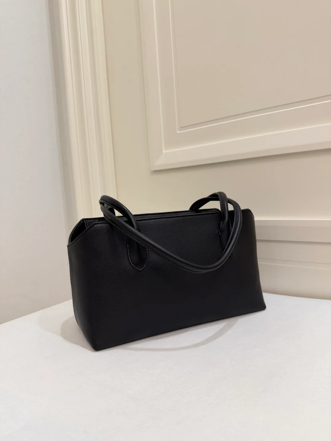 Women's Classic Handbags THE ROW 18161946