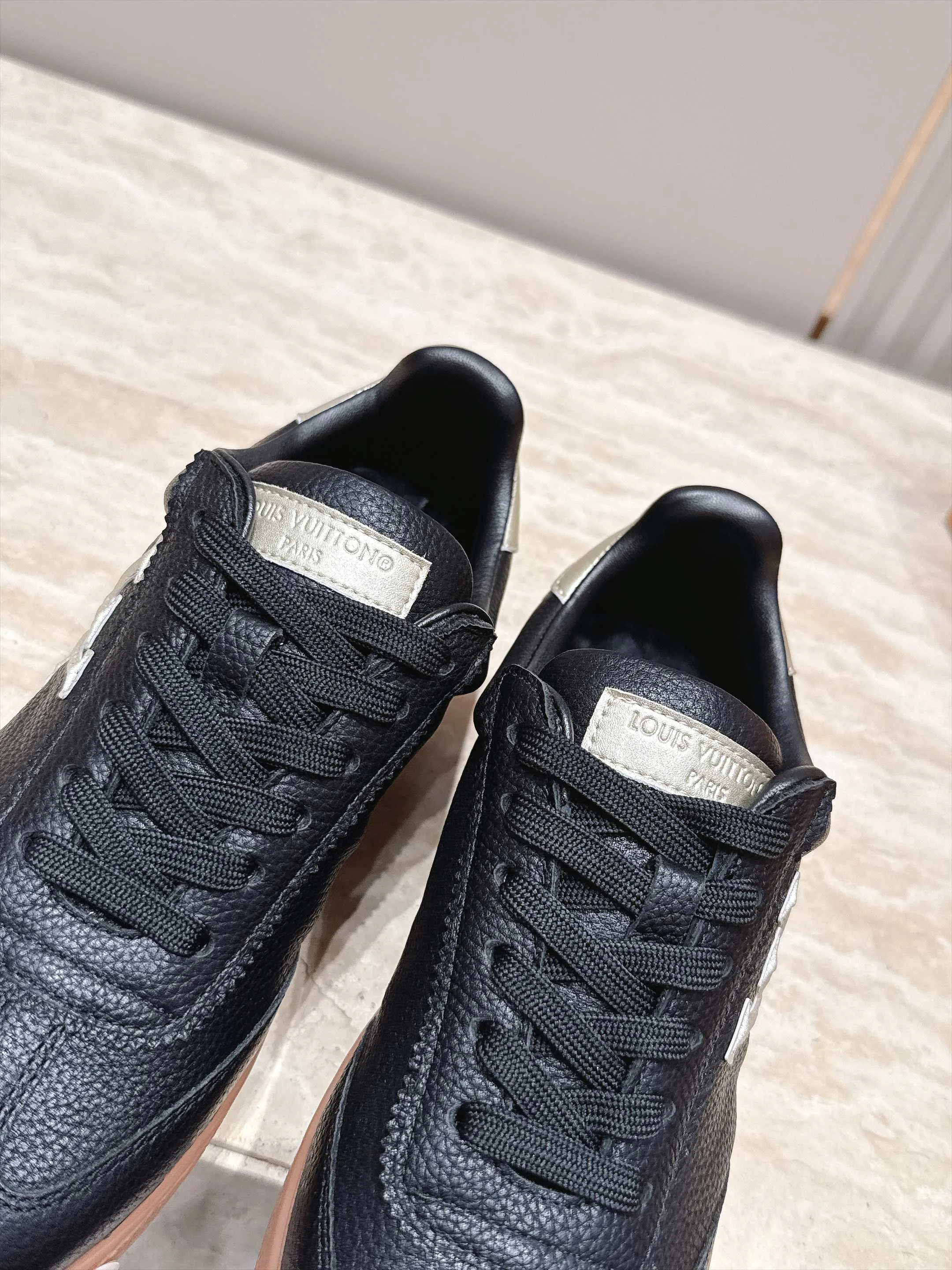 Women's Sneakers LOUIS VUITTON 18492490