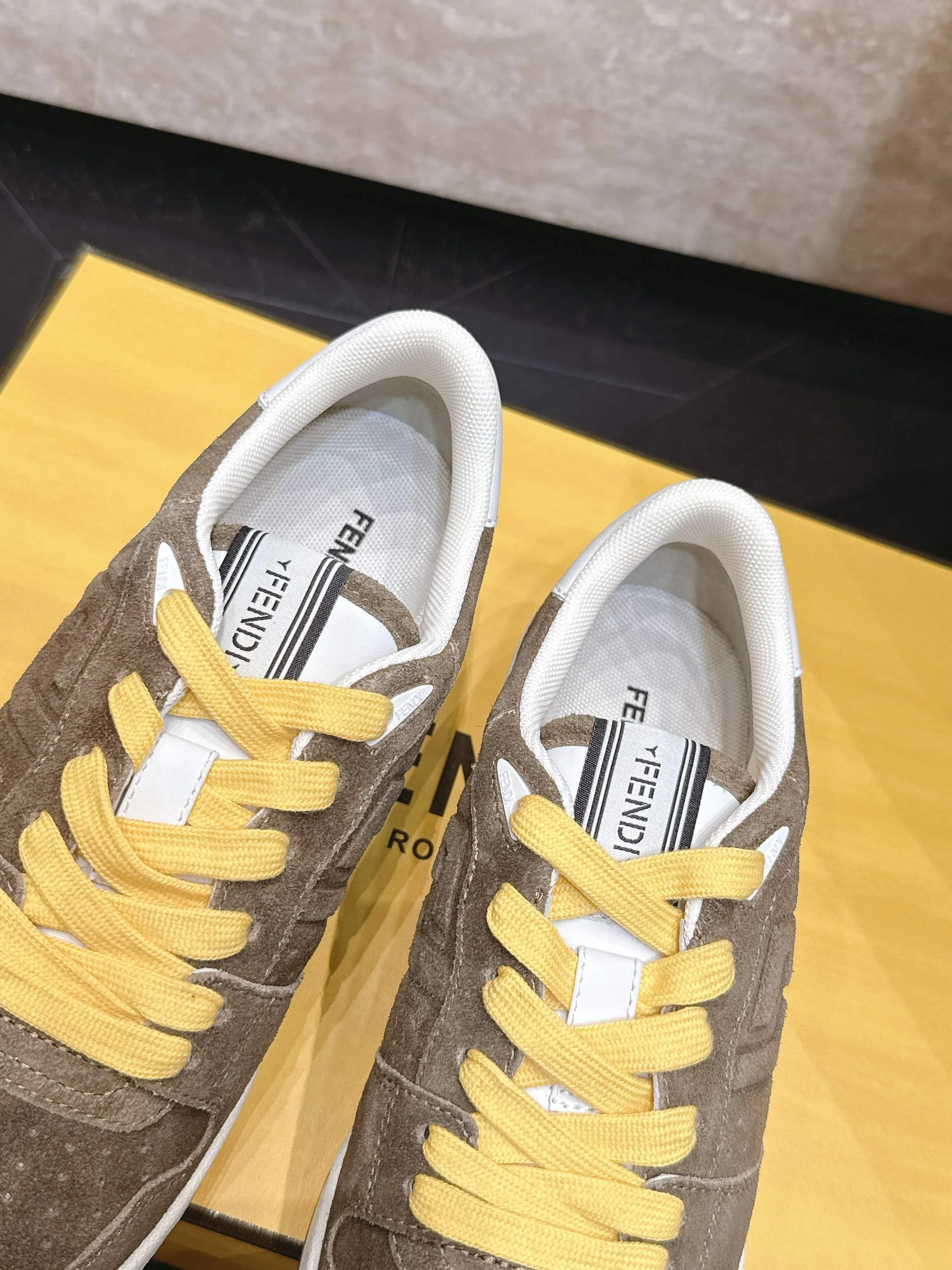 Women's Sneakers FENDI 17682040