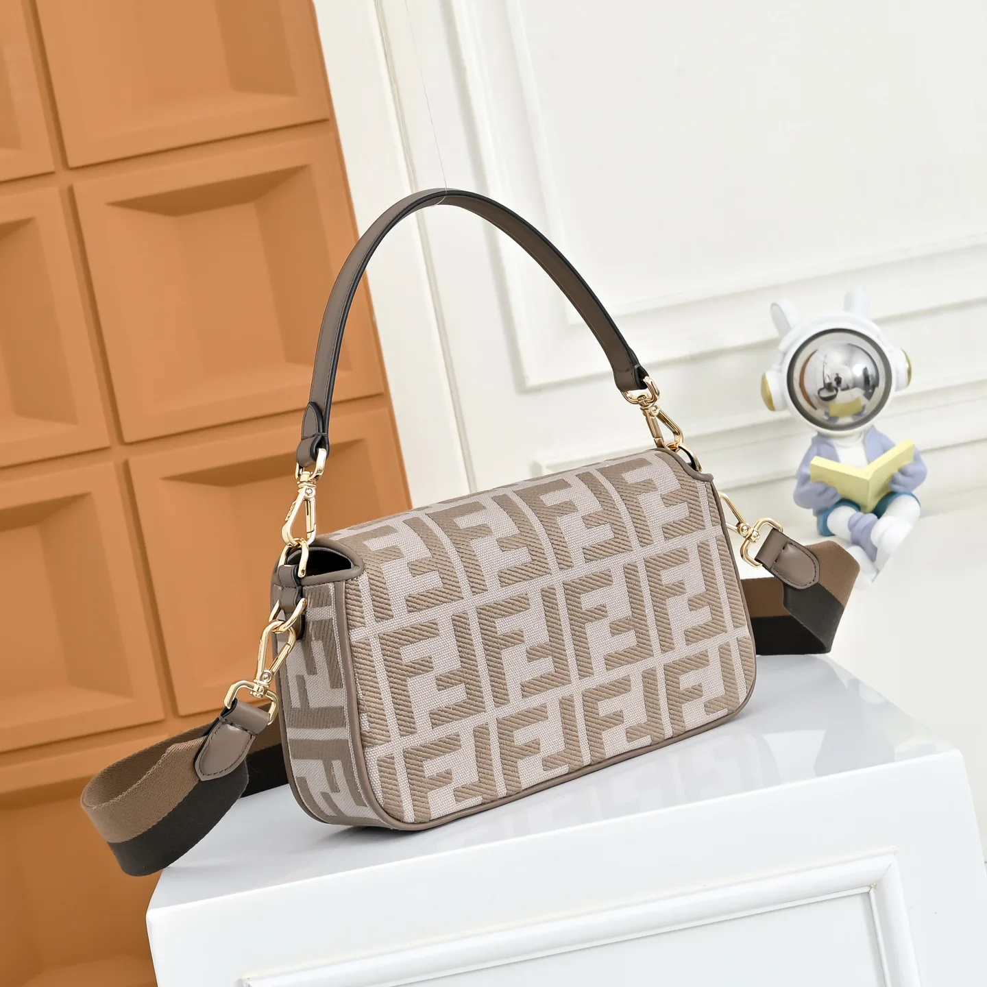 Women's Classic Handbags FENDI 18004263