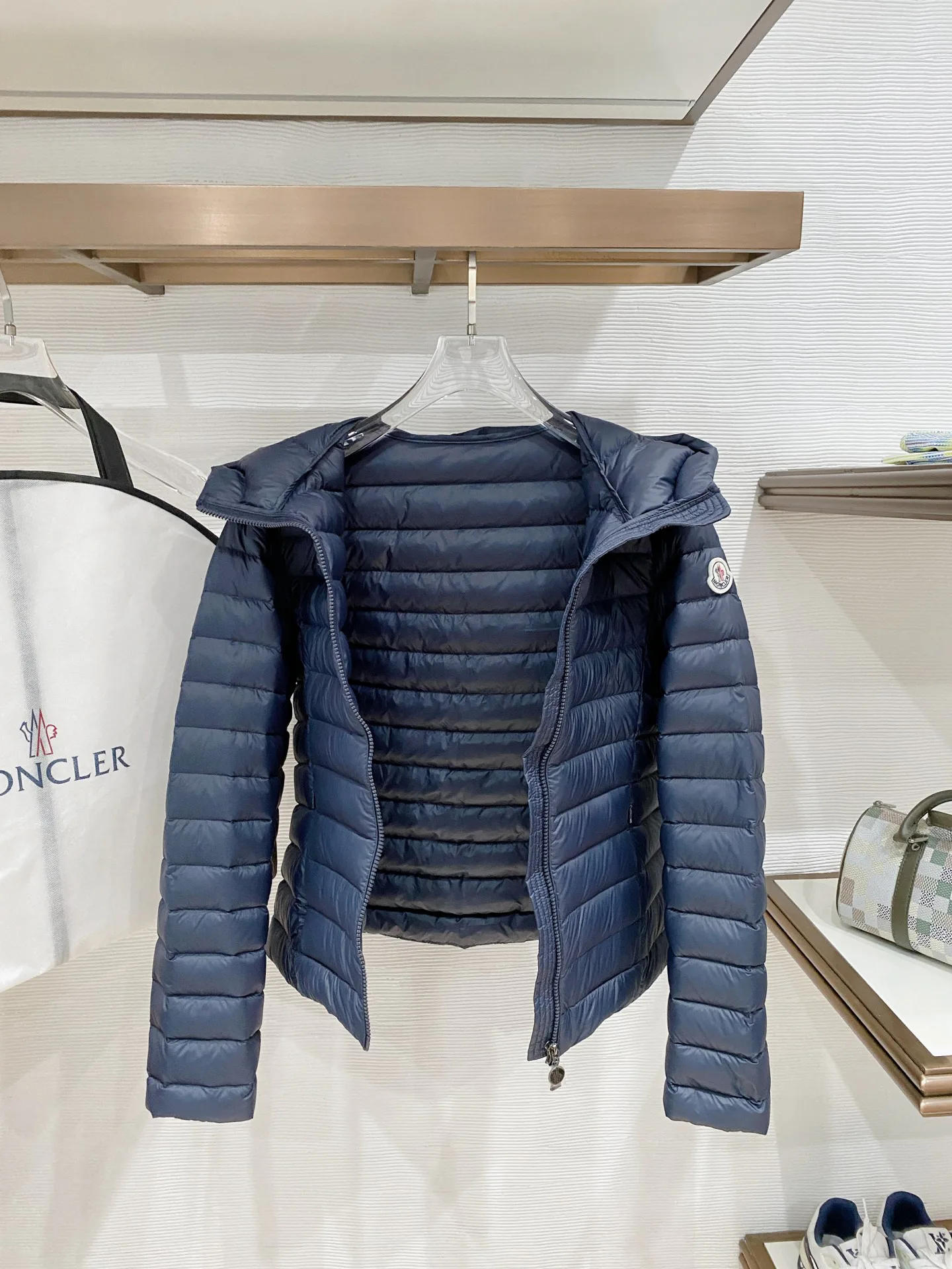 Women's Jackets And Down Jackets MONCLER 17632182