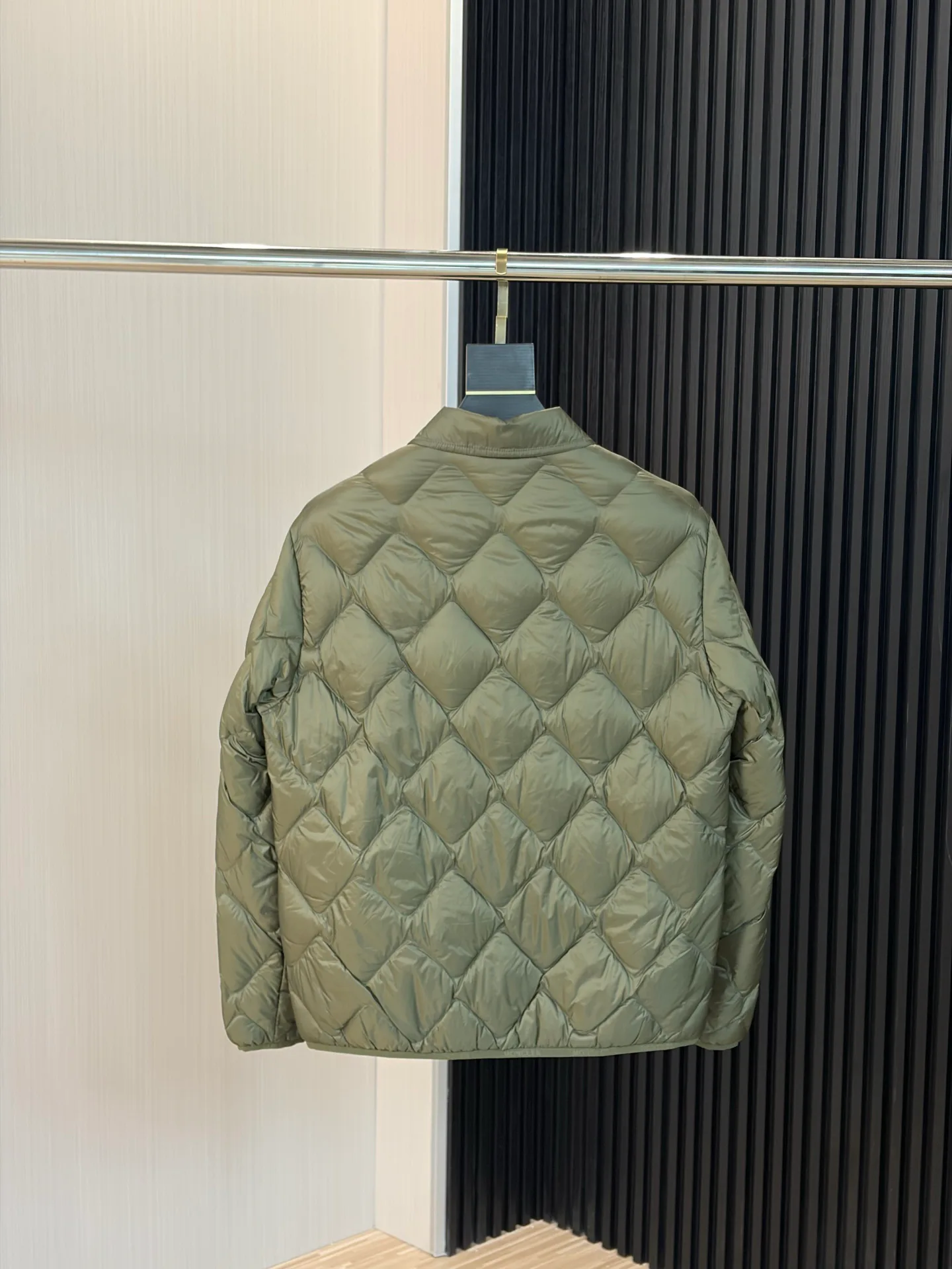 Men's Jackets And Down Jackets MONCLER 17868392