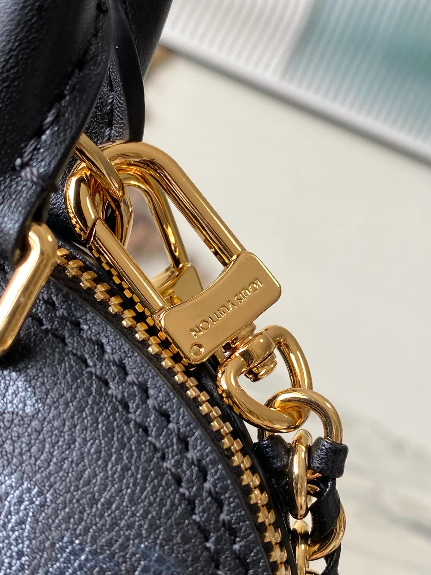 Women's Classic Handbags LOUIS VUITTON 18240367