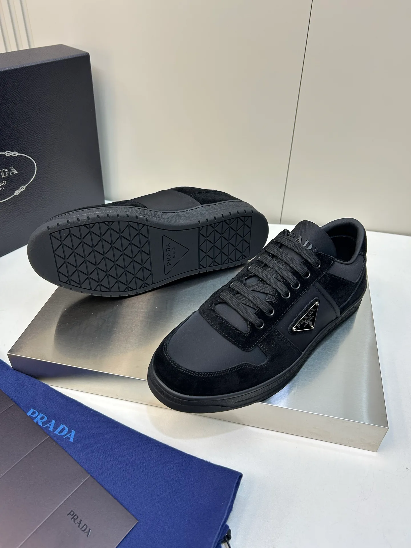 Men's Sneakers PRADA 18267437