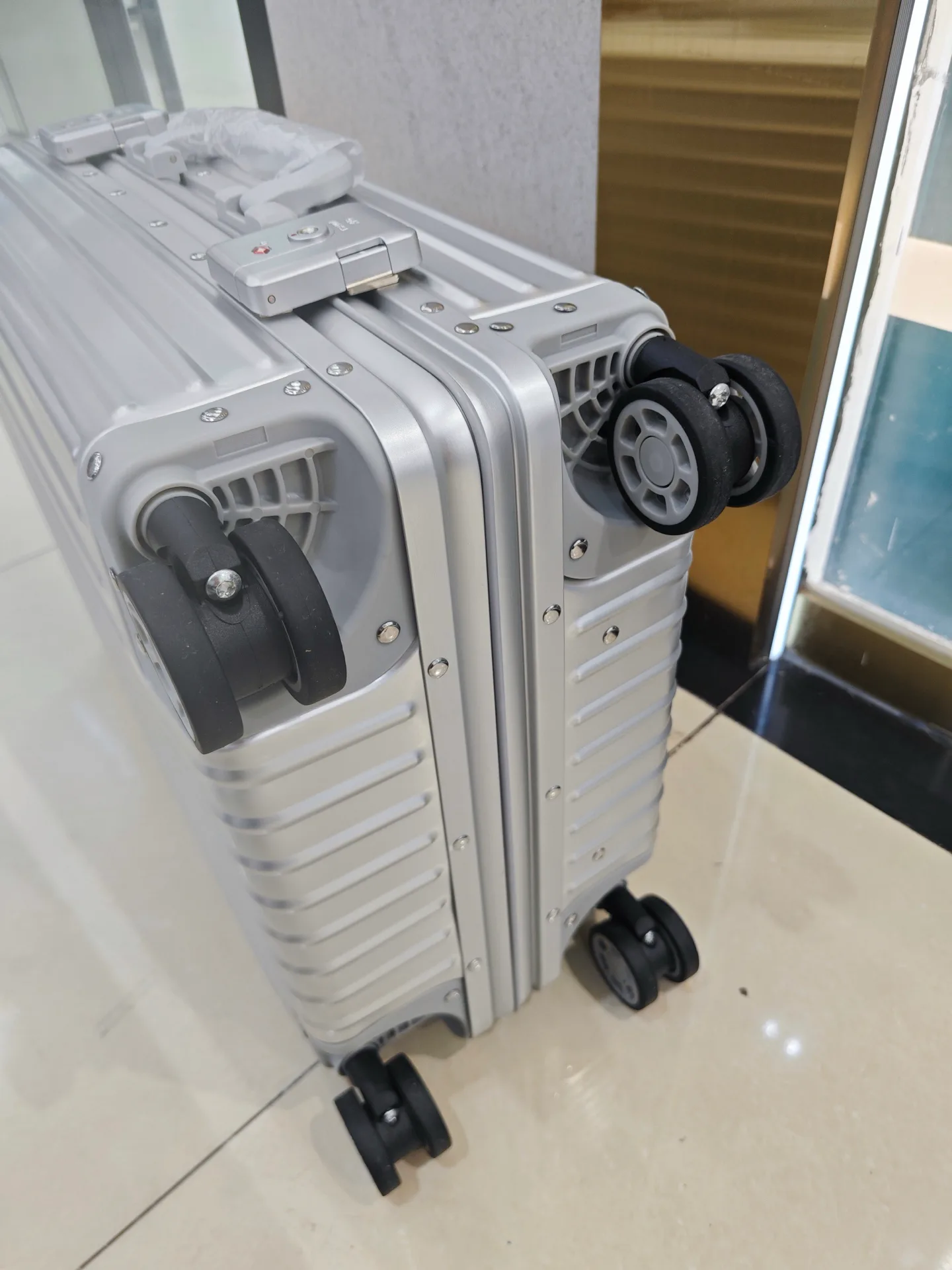 Suitcases RIMOWA 17873355