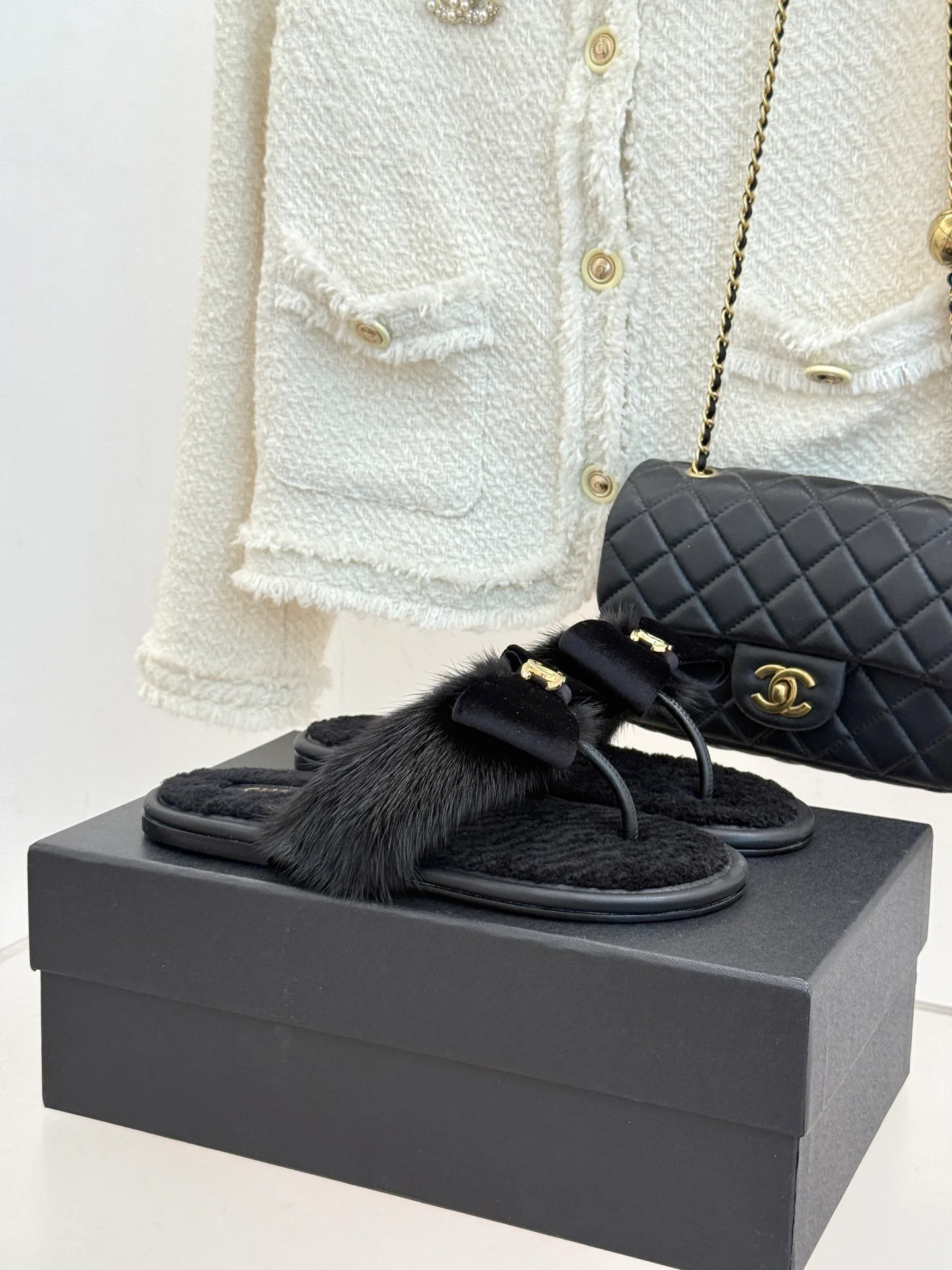Women's Flip-Flops CHANEL 17827552
