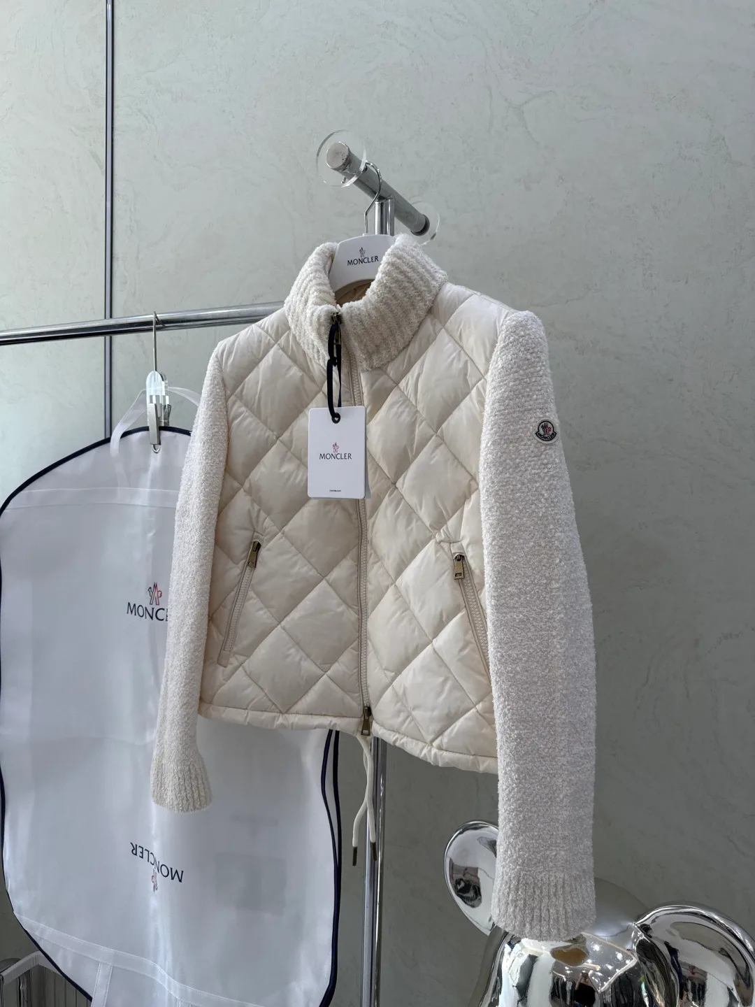 Women's Jackets And Down Jackets MONCLER 18539124