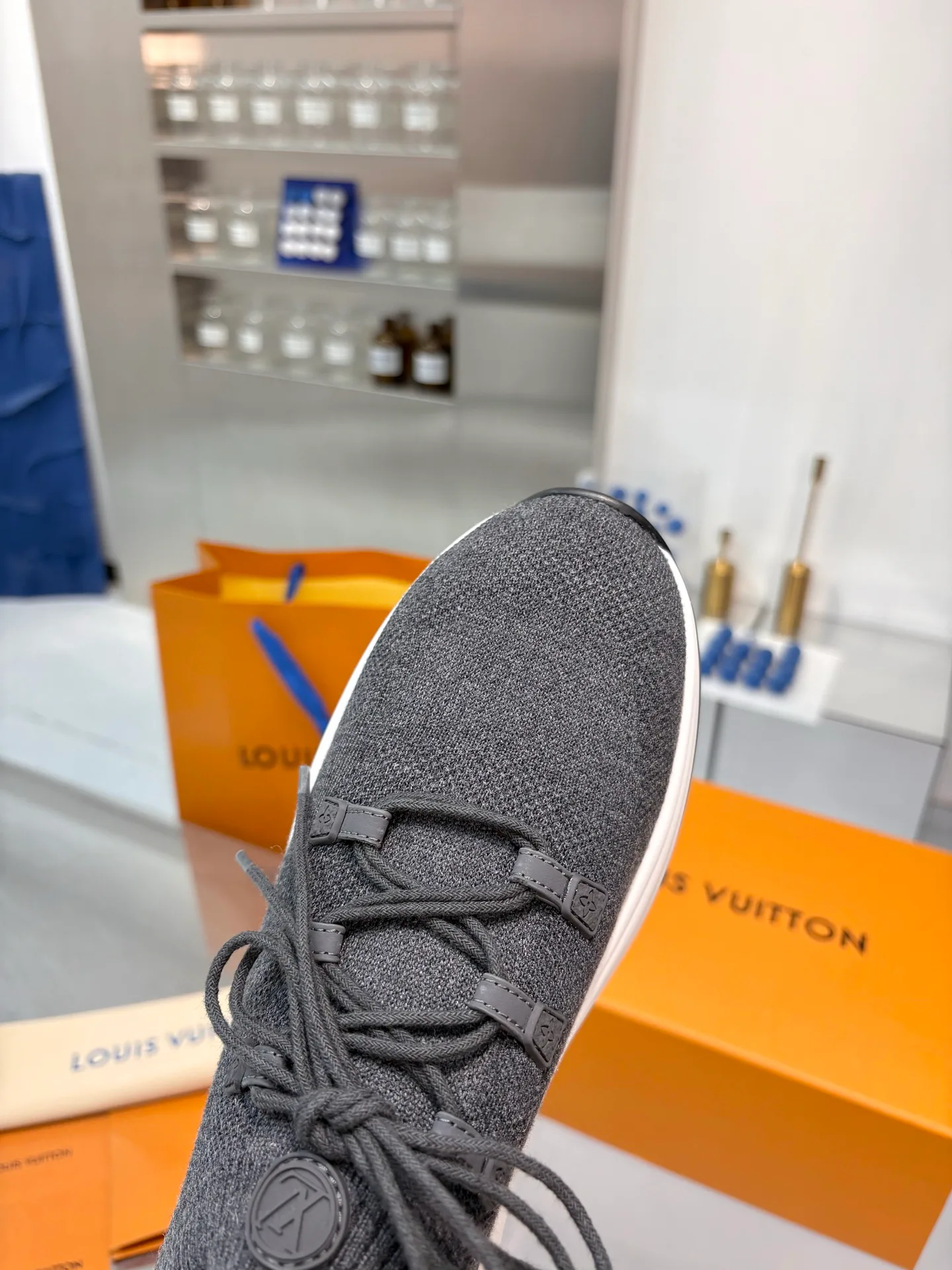 Women's Sneakers LOUIS VUITTON 18055131