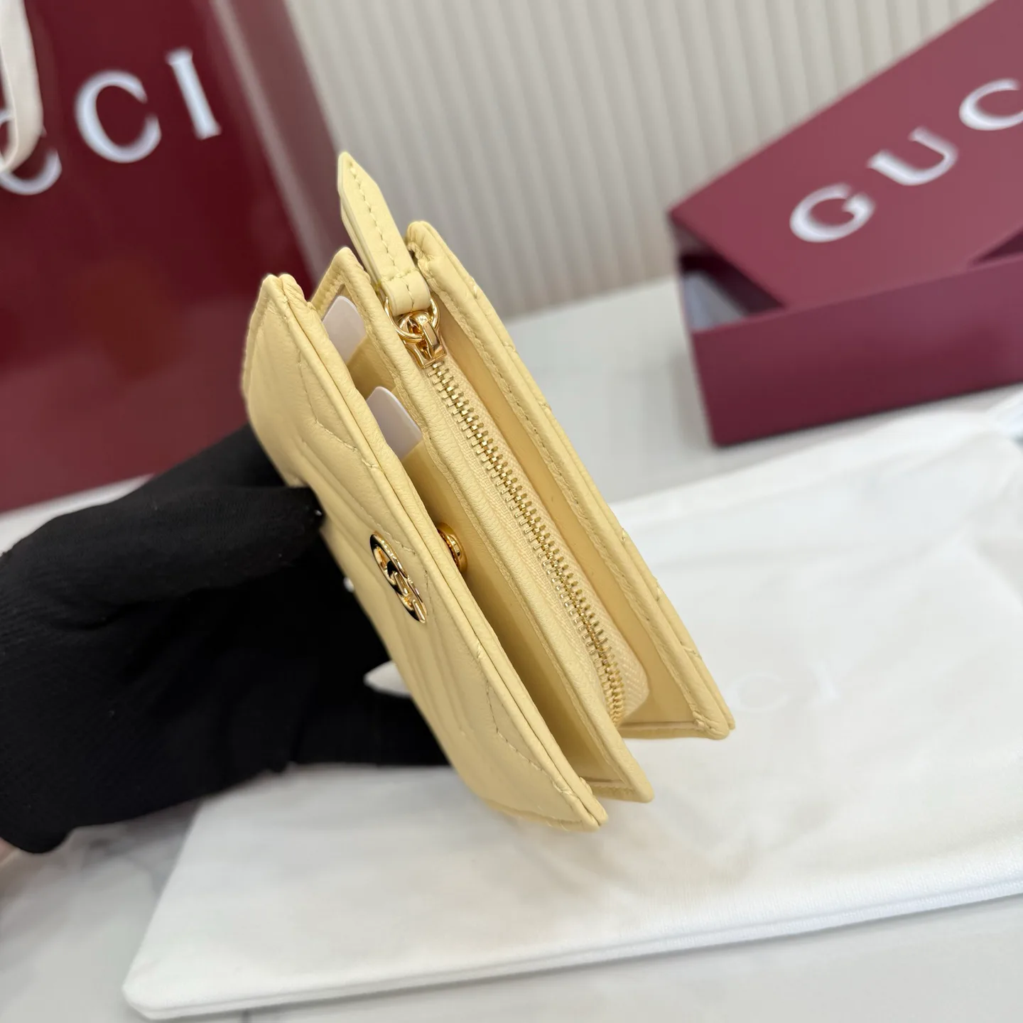 Women's Clutches GUCCI 17948236