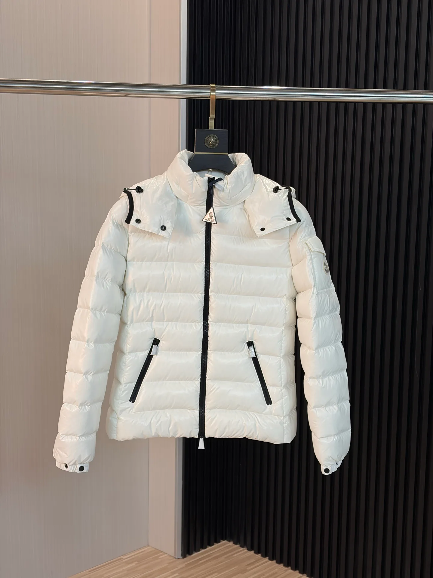 Women's Jackets And Down Jackets MONCLER 17927268