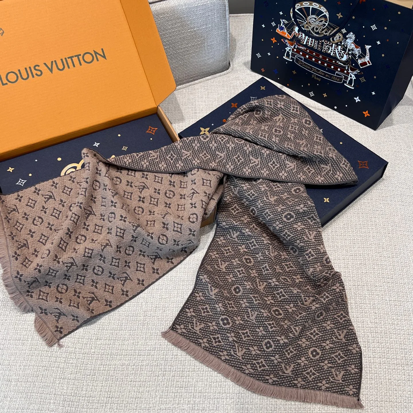 Scarves LOUIS VUITTON 17945577