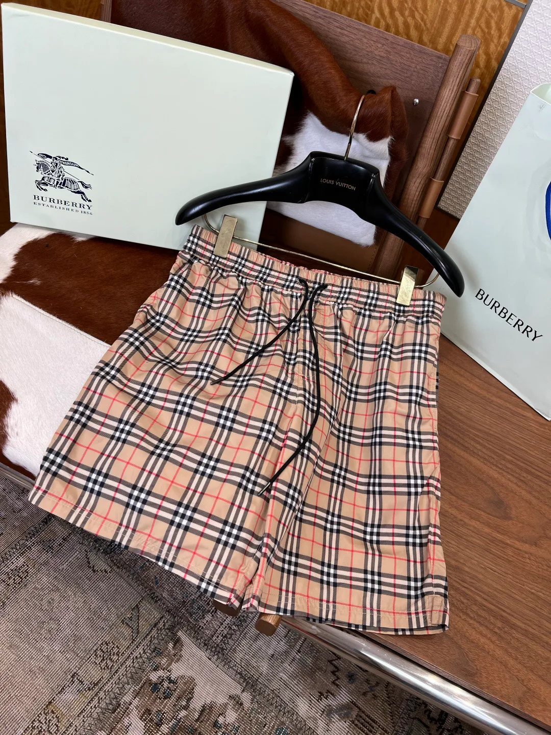 Men's Shorts BURBERRY 17303436