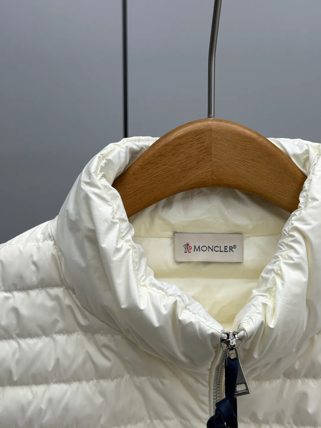 Women's Jackets And Down Jackets MONCLER 17758418