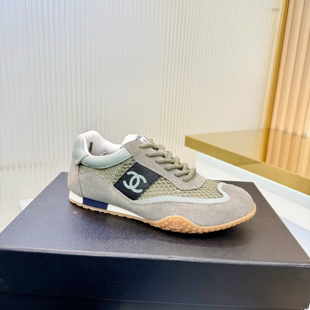 Women's Sneakers CHANEL 18366994