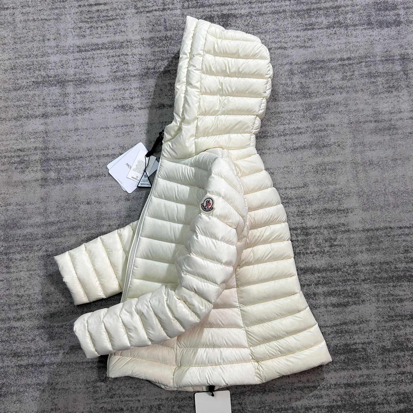 Women's Jackets And Down Jackets MONCLER 18133812