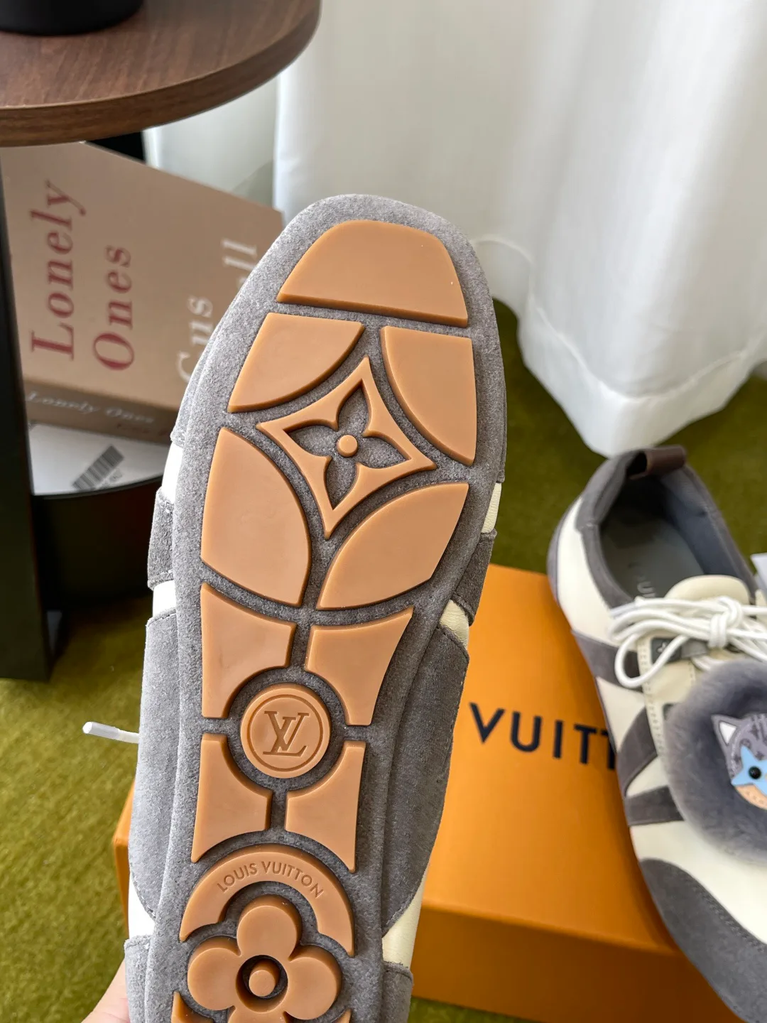 Women's Sneakers LOUIS VUITTON 18121034