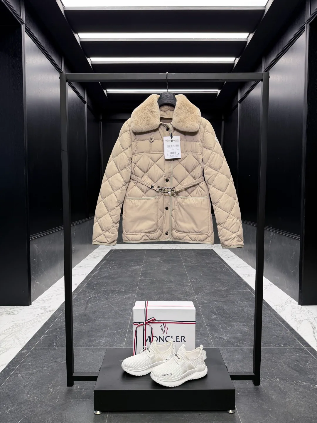 Women's Jackets And Down Jackets MONCLER 17880215