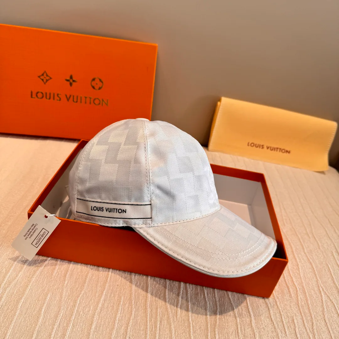 Hats LOUIS VUITTON 18105212
