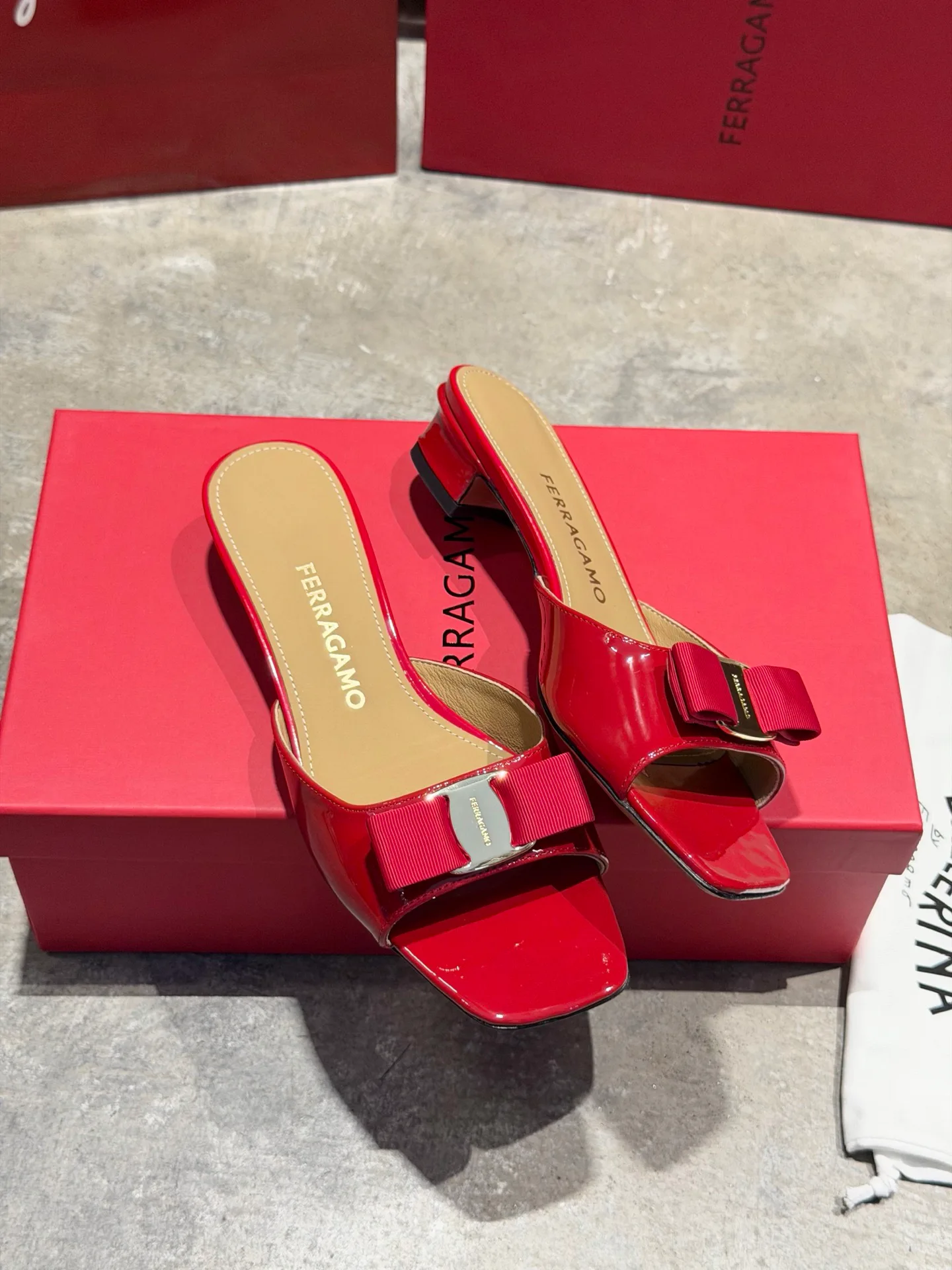 Women's Open-Toe Sandals SALVATORE FERRAGAMO 17642571