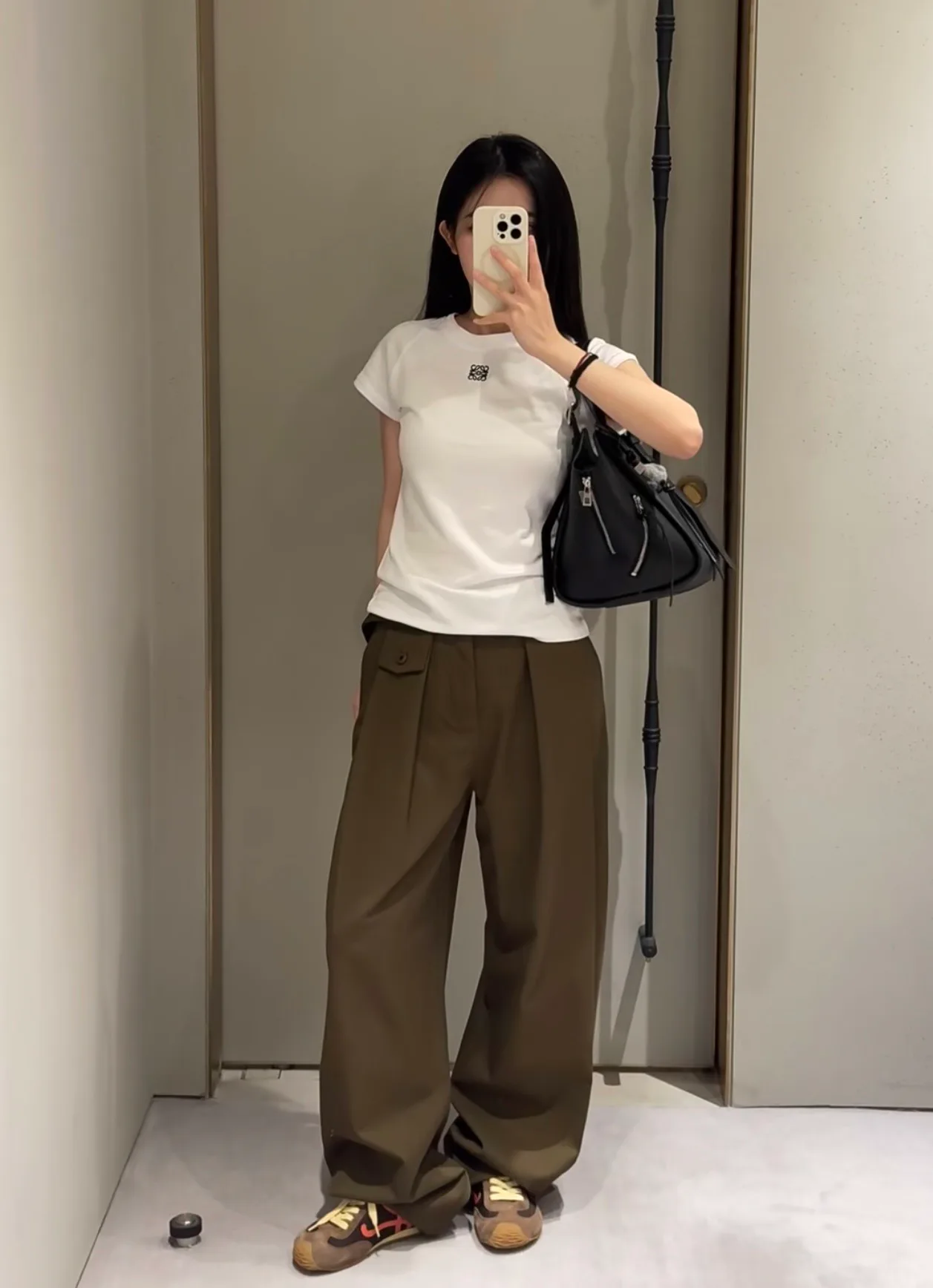 Women's Trousers LOEWE 17321700