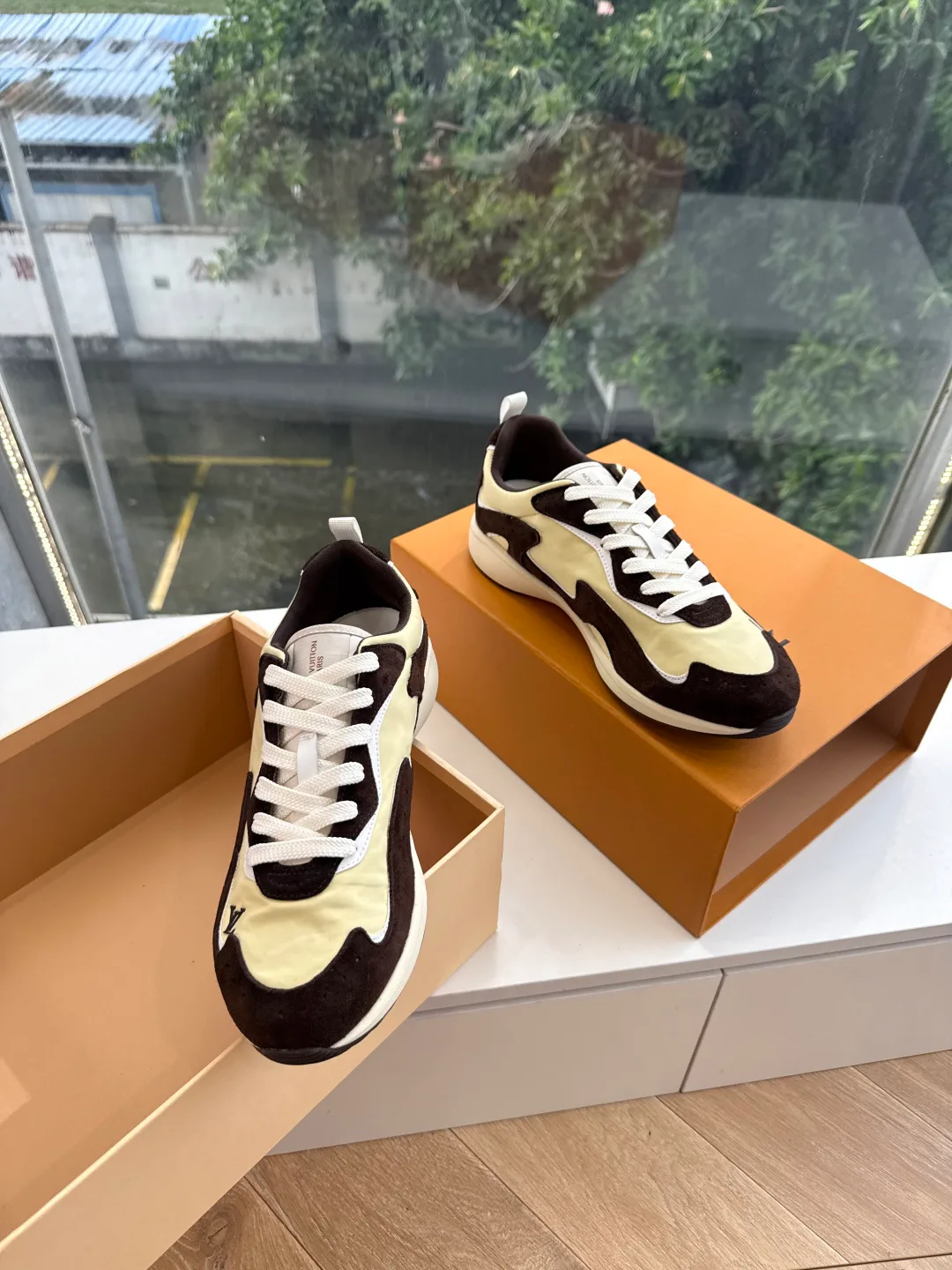 Women's Sneakers LOUIS VUITTON 18053499