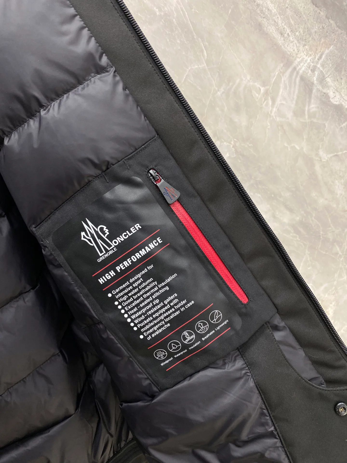 Women's Jackets And Down Jackets MONCLER 18348634