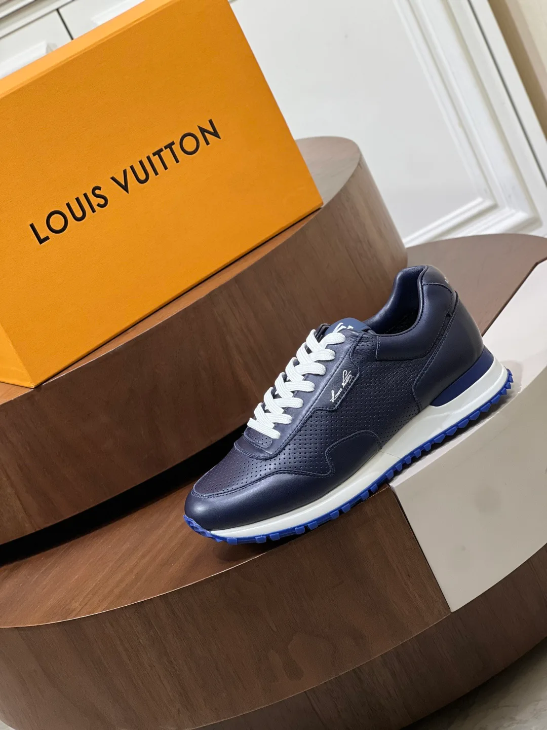 Men's Sneakers LOUIS VUITTON 18039347