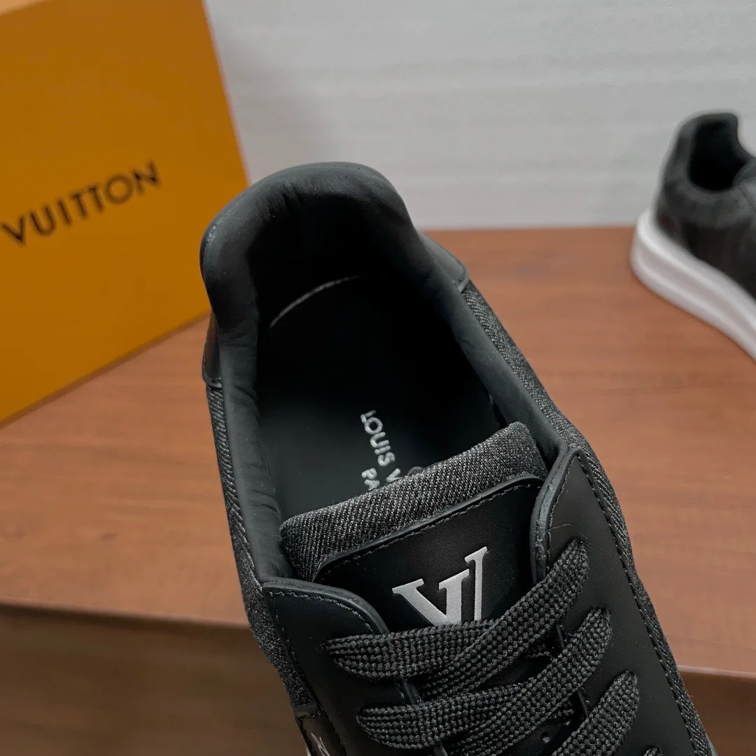 Men's Sneakers LOUIS VUITTON 17542438
