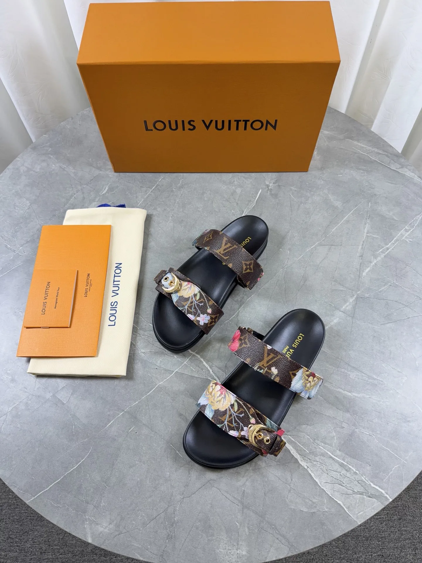 Women's Flip-Flops LOUIS VUITTON 17803870