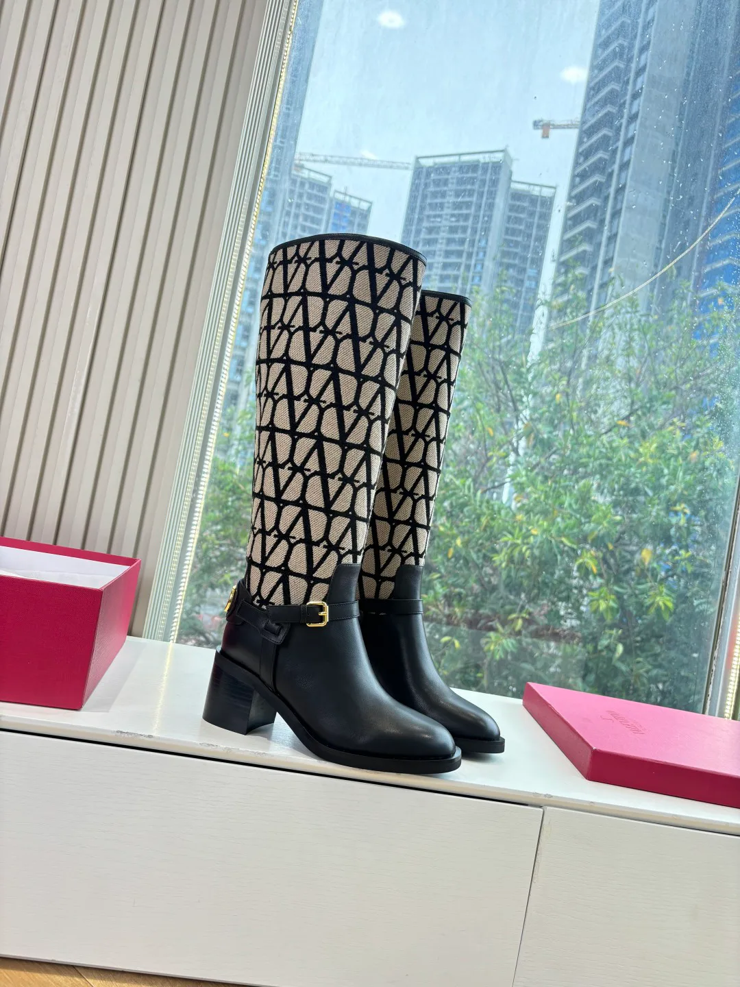 Women's Boots VALENTINO 18356257