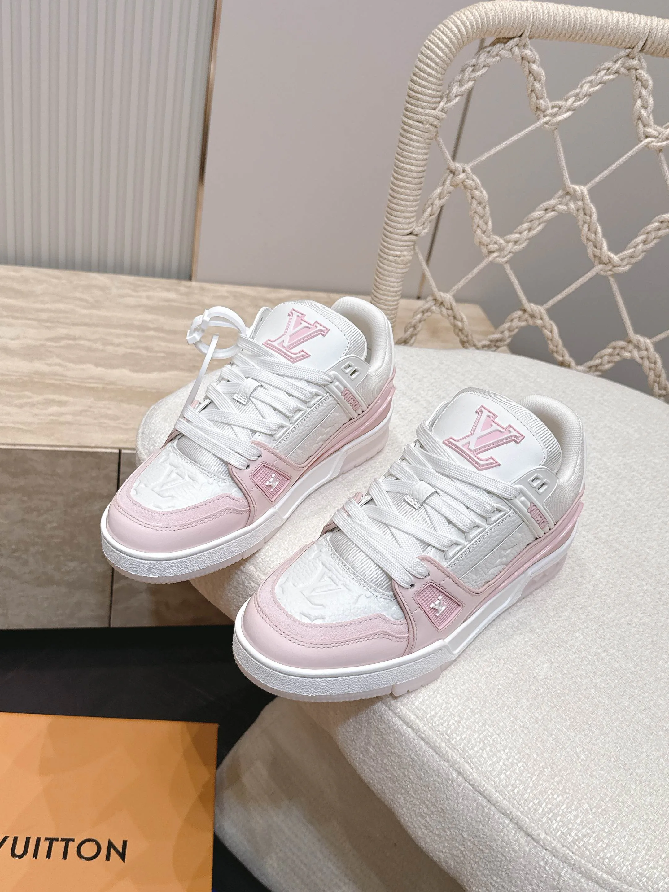 Women's Sneakers LOUIS VUITTON 17845996