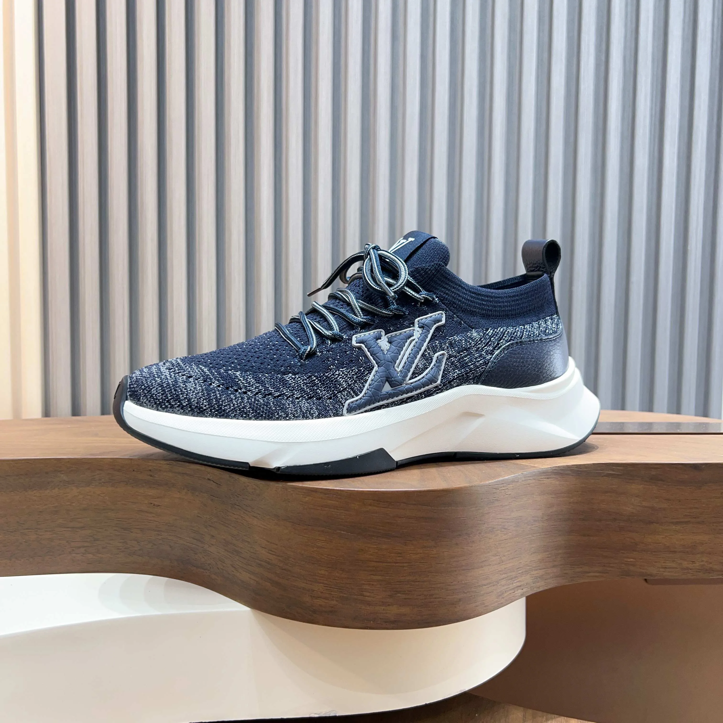 Men's Sneakers LOUIS VUITTON 17916667