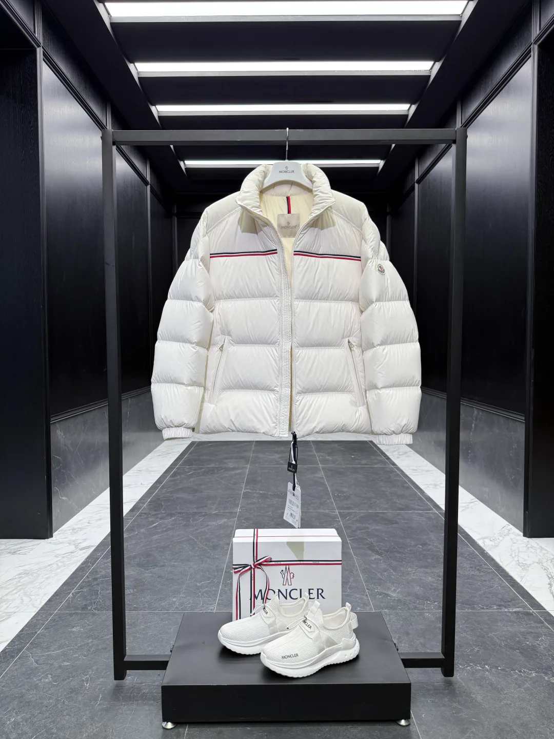 Men's Jackets And Down Jackets MONCLER 18007691