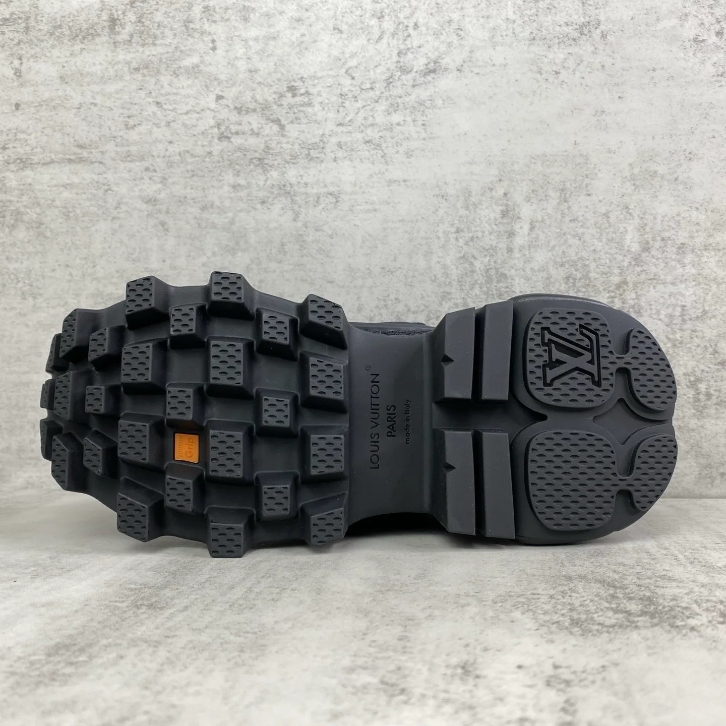 Women's Sneakers LOUIS VUITTON 18039583