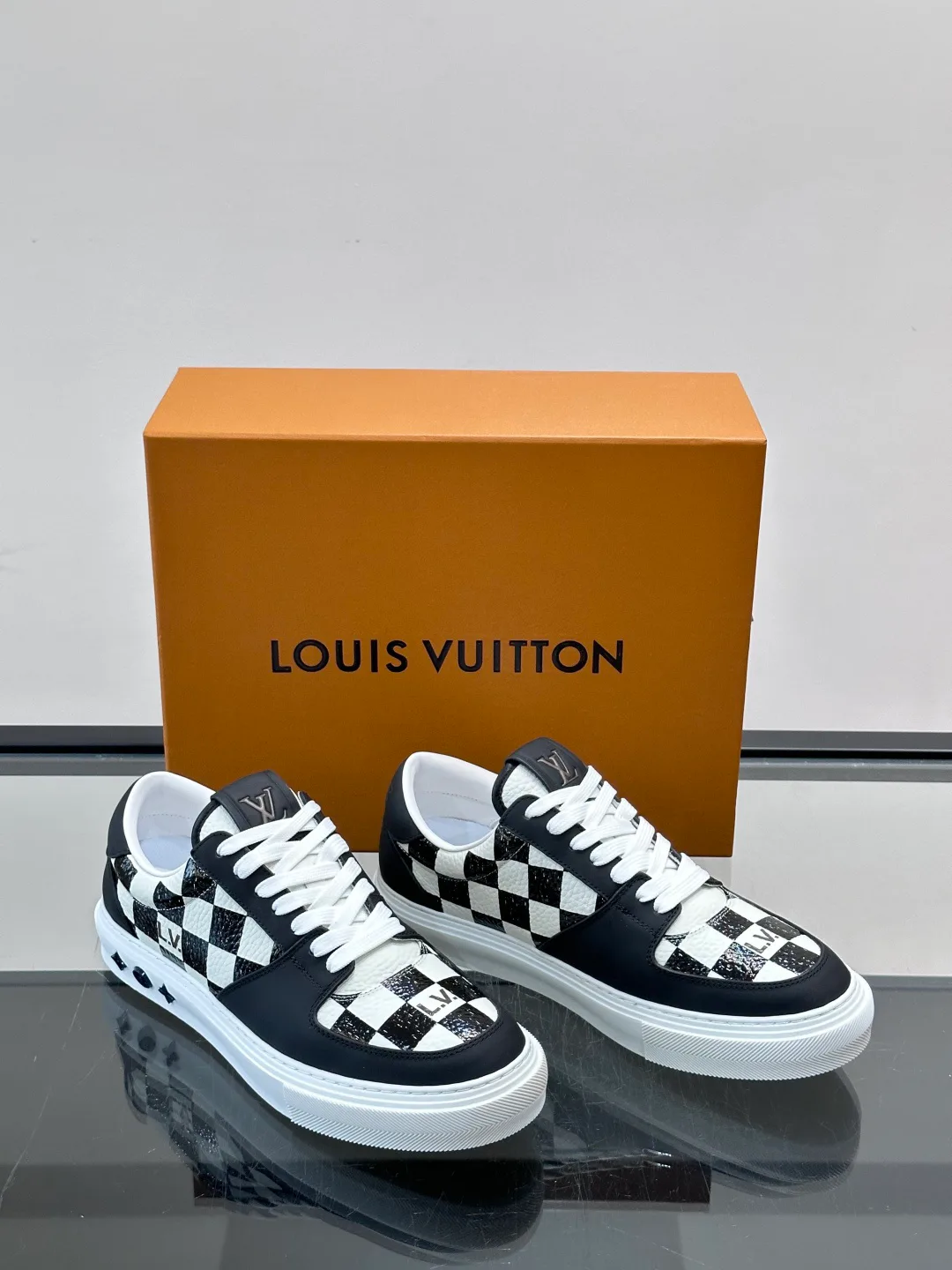 Men's Sneakers LOUIS VUITTON 17811176