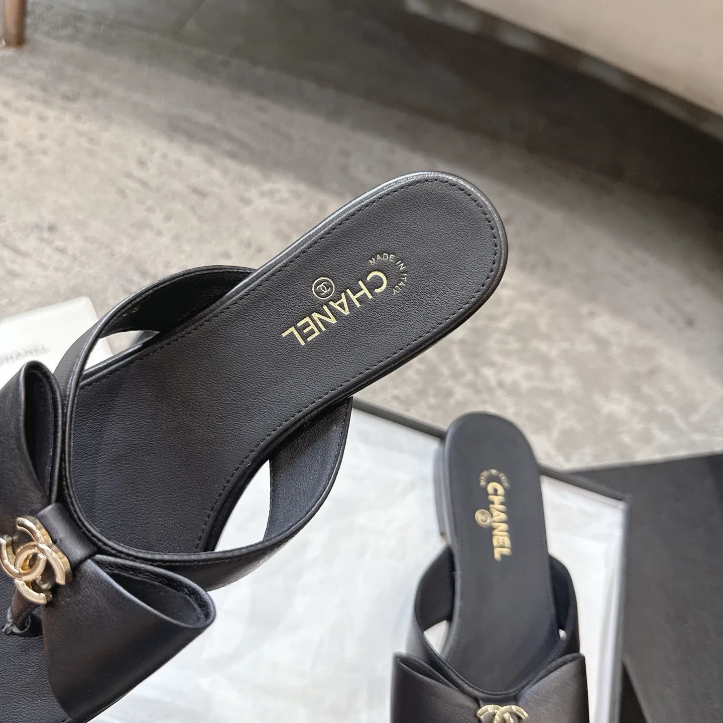 Women's Flip-Flops CHANEL 17572302