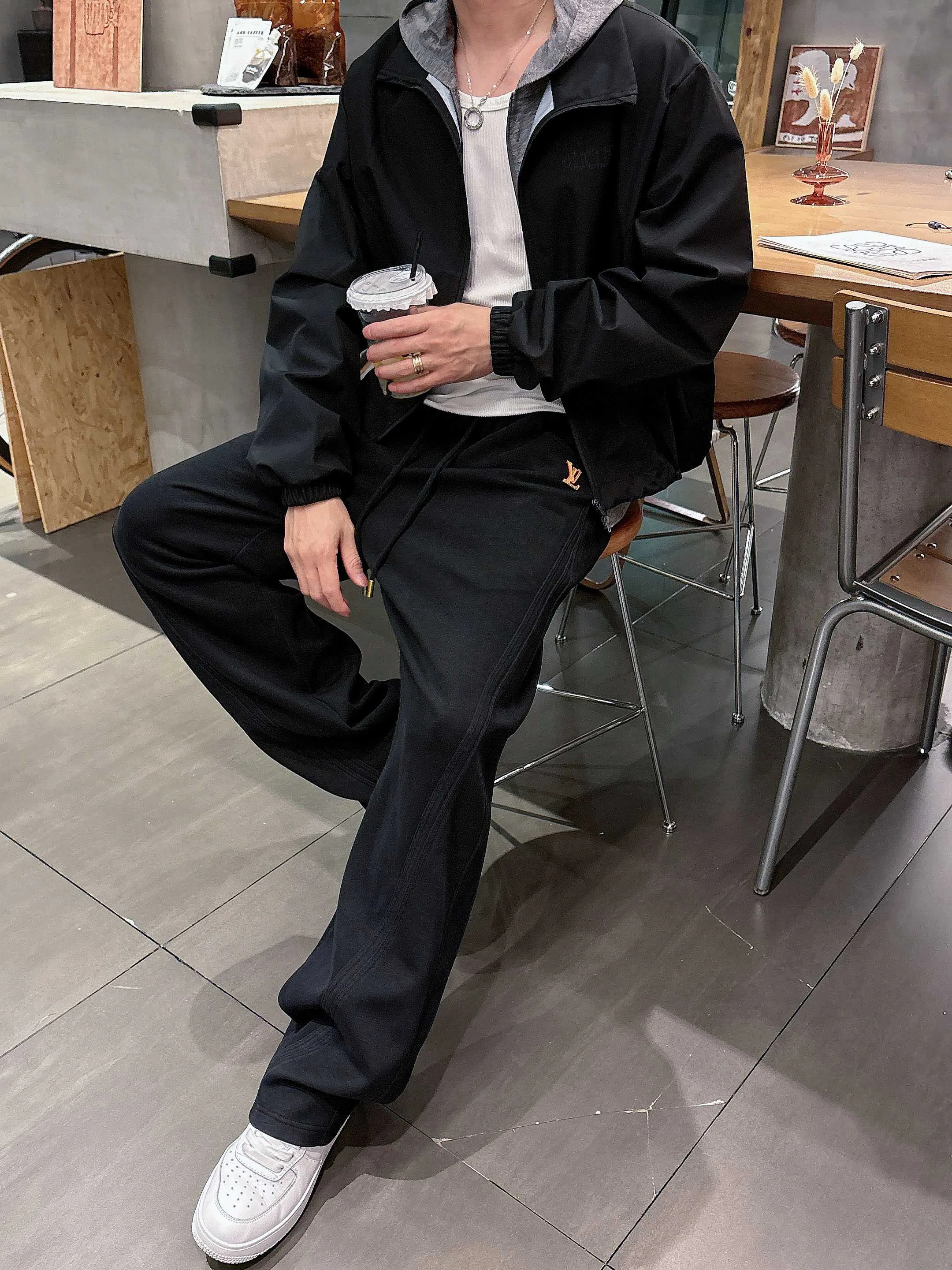 Men's Trousers LOUIS VUITTON 18368680