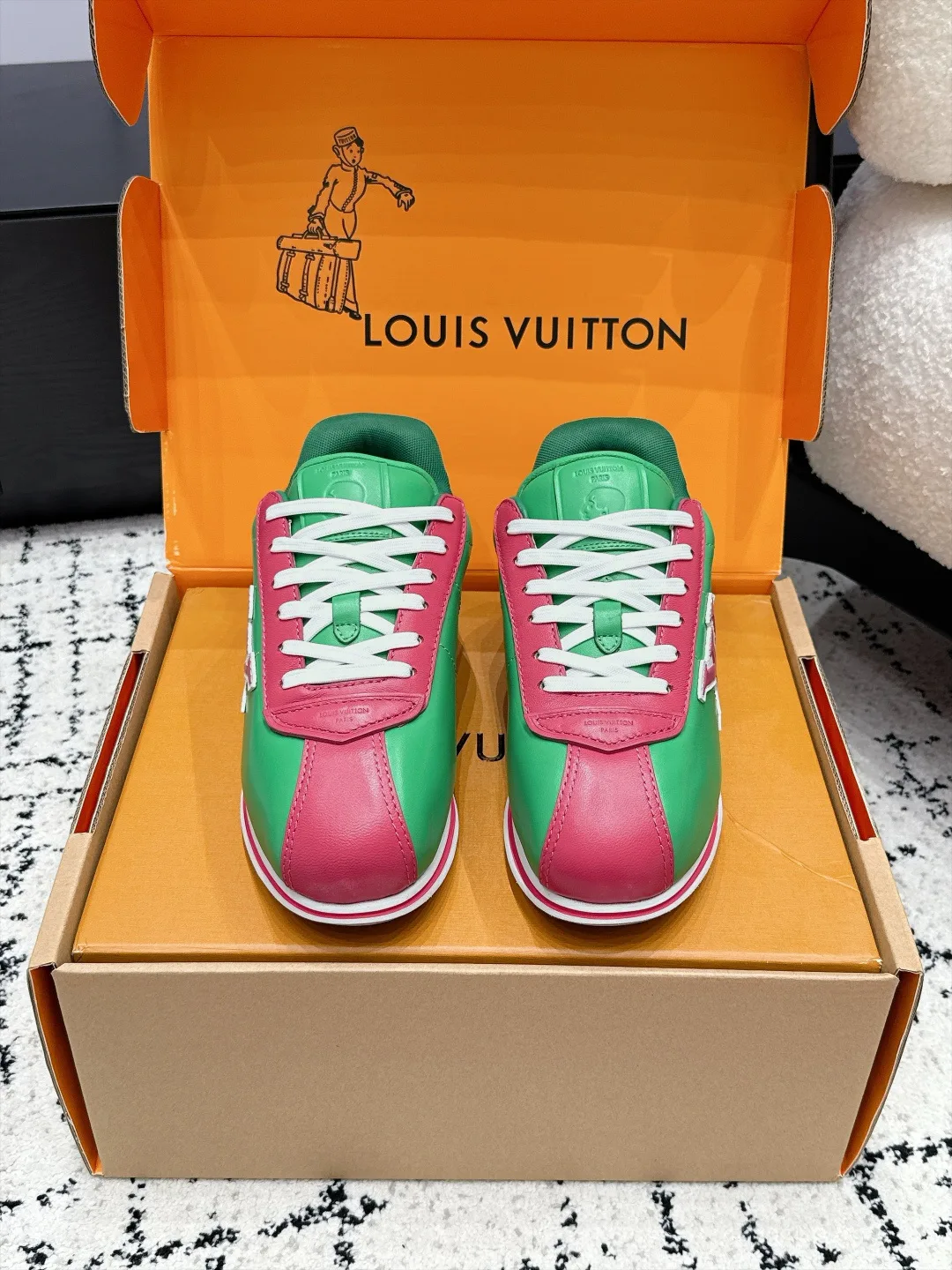 Women's Sneakers LOUIS VUITTON 18406491