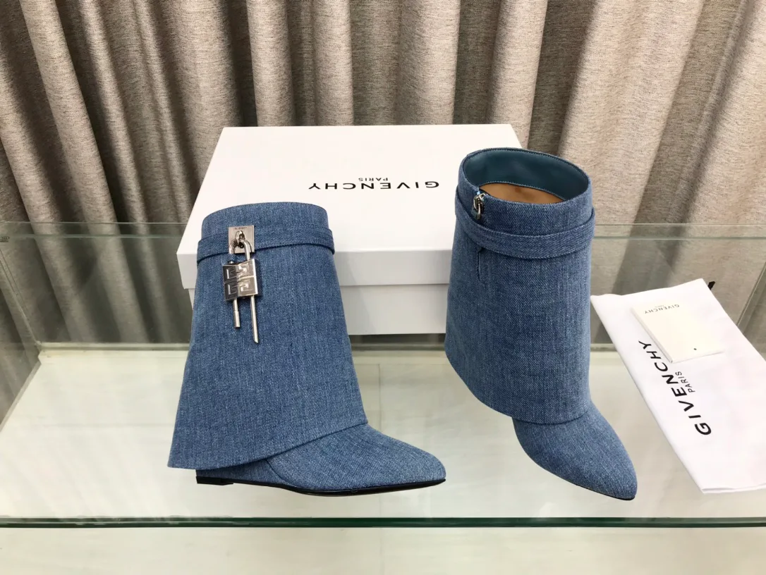 Women's Booties GIVENCHY 18290036