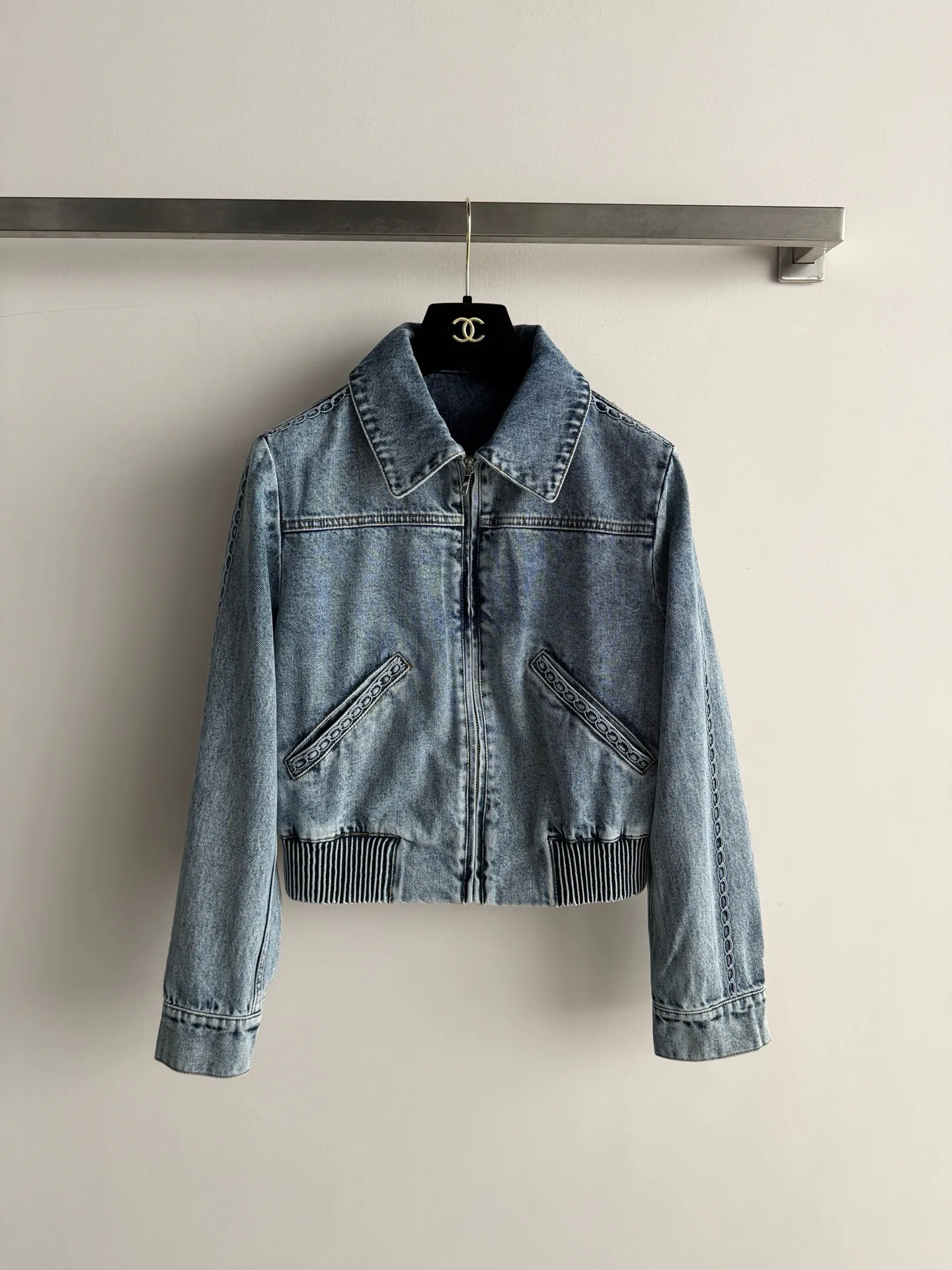 Women's Jackets And Down Jackets CHANEL 17129391
