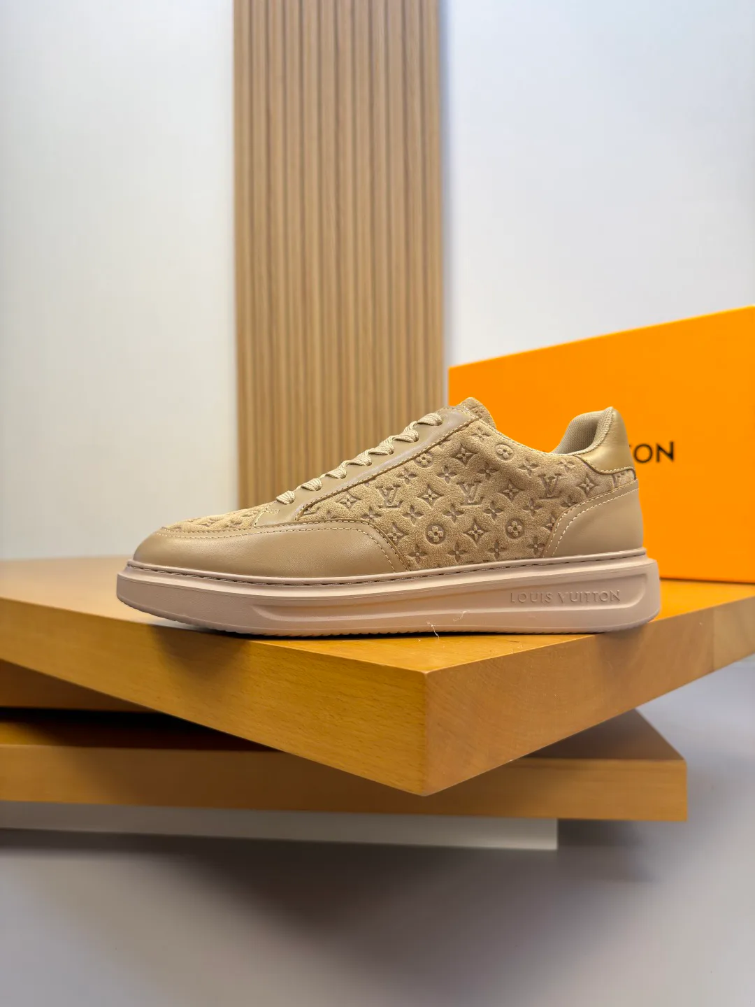 Women's Sneakers LOUIS VUITTON 17765804