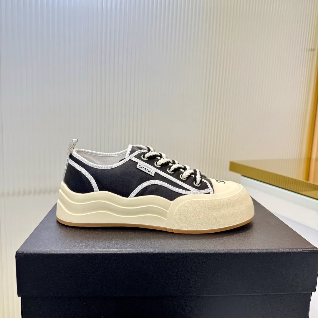 Women's Sneakers CHANEL 18366982